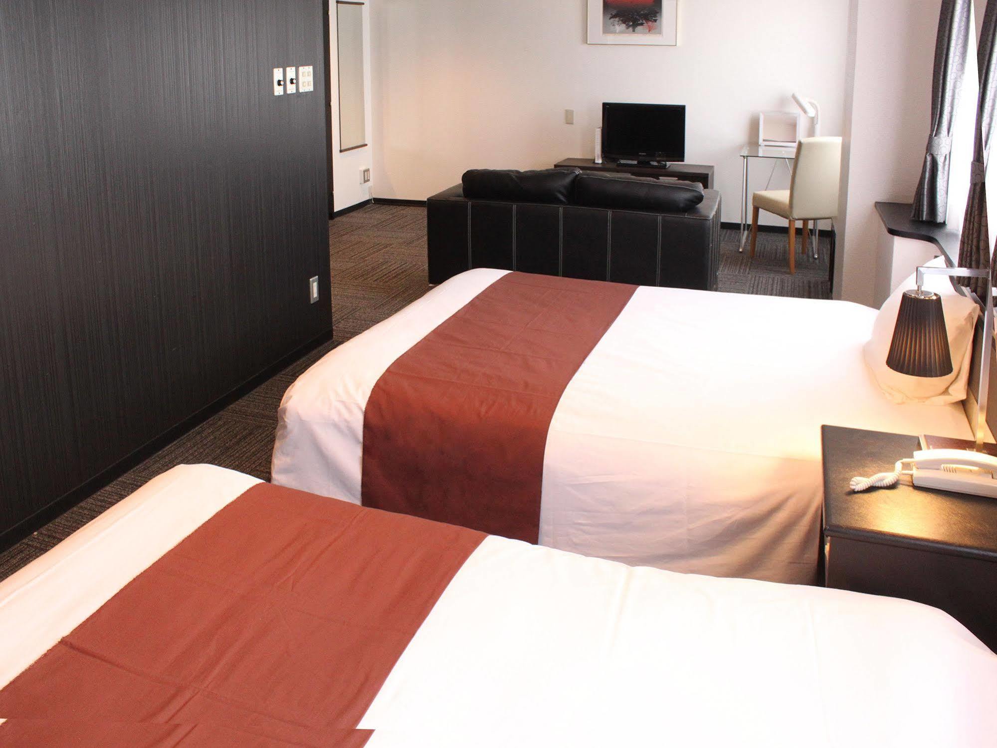 Hotel Livemax Budget Iyo Mishima Shikokuchuo Eksteriør billede